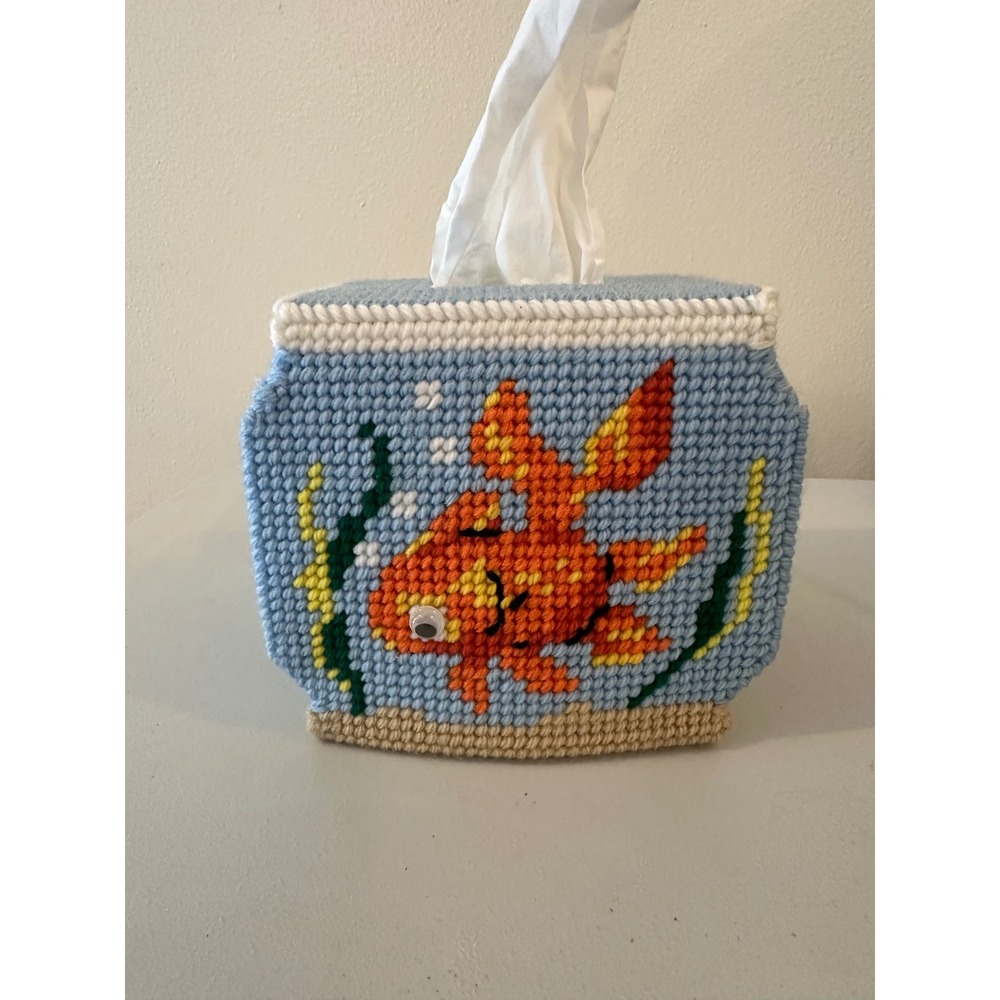 Mary Maxim Fish Bowl Tissue Box Cover Plastic Canvas